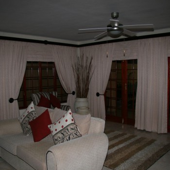 ELITE 081 Curtains with ½ Round Pelmet Pole