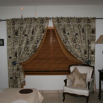ELITE 083 Curtains on 25mm Pole